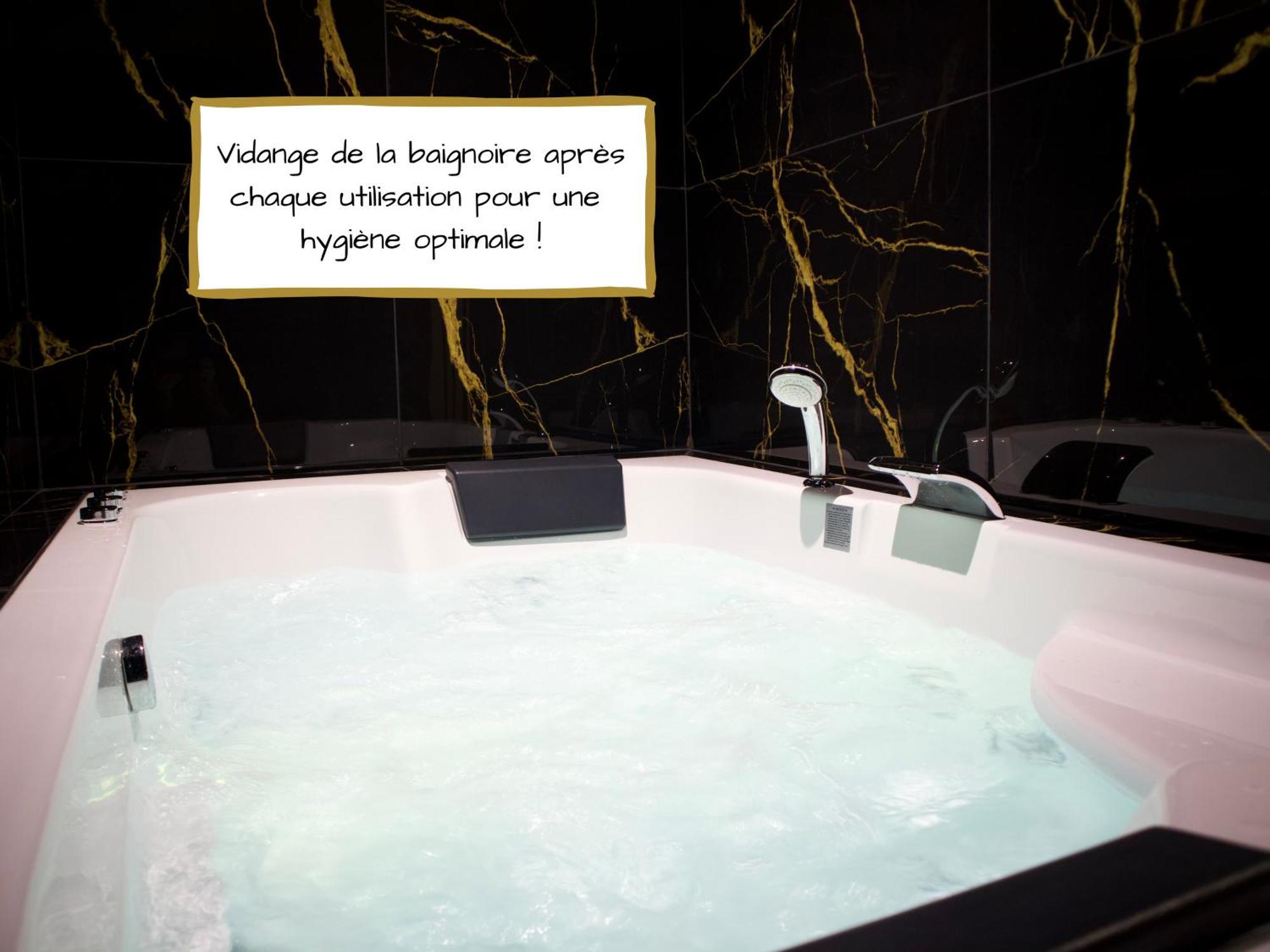 Sejour Detente A Saint-Omer - Jacuzzi Prive, Terrasse, Centre-Ville Et Parking Gratuit Bagian luar foto